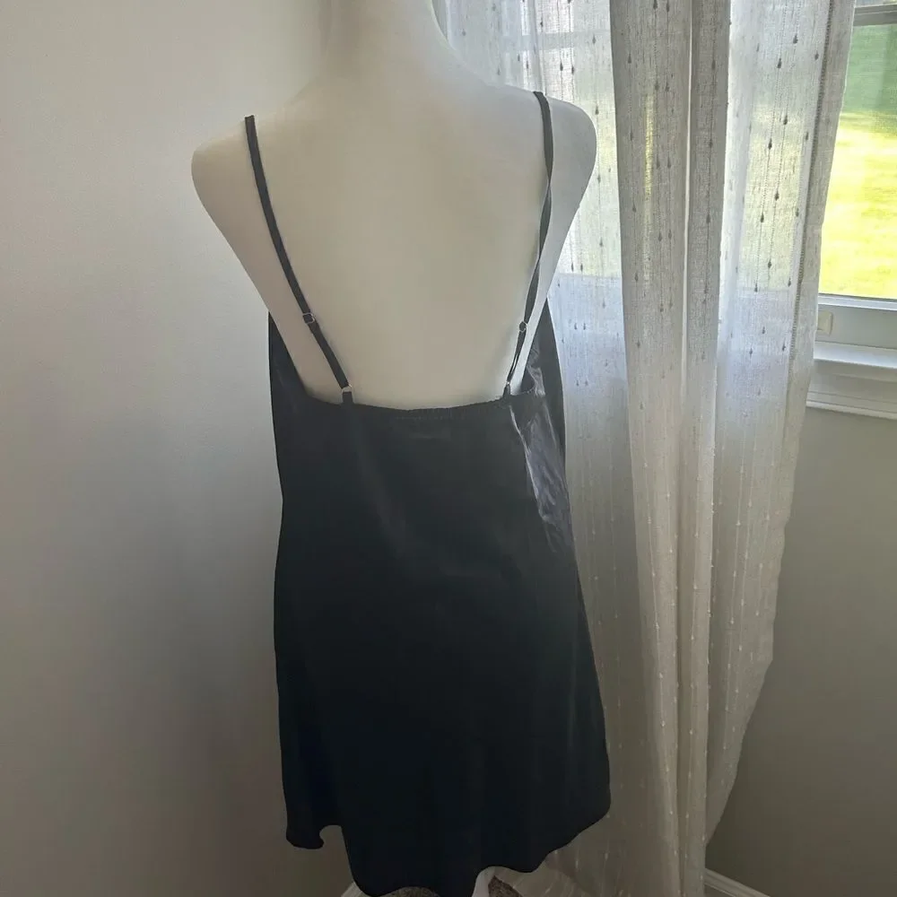 Women’s Black Ekouaer Nightgown Size Medium